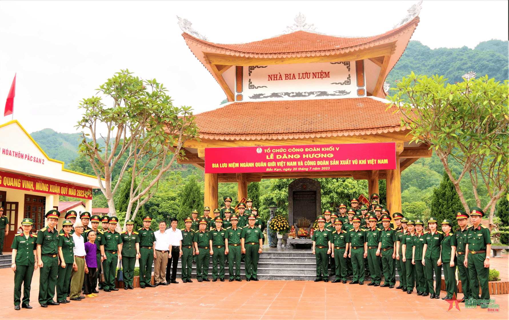 Tổ chức công đoàn khối V tổ chức hoạt động về nguồn