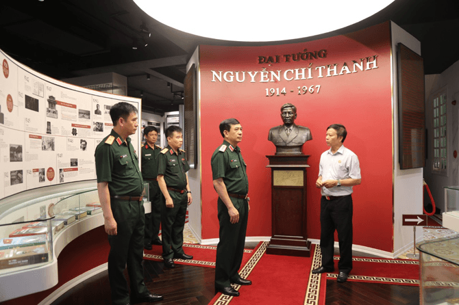 Đại tướng Phan Văn Giang dâng hương tưởng niệm Đại tướng Nguyễn Chí Thanh