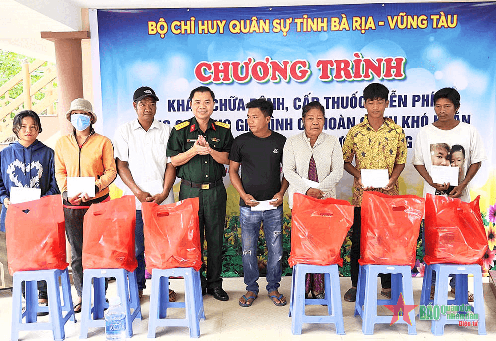 Bộ CHQS tỉnh Bà Rịa - Vũng Tàu phối hợp khám bệnh, cấp thuốc miễn phí cho hộ nghèo