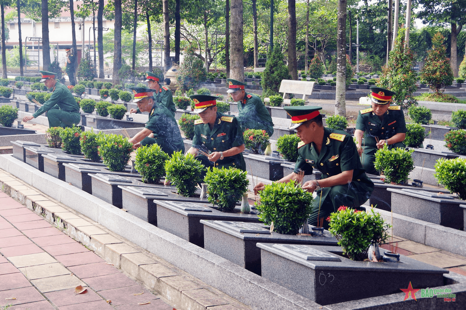 Cán bộ, học viên Trường Sĩ quan Công binh tri ân Anh hùng liệt sĩ, gia đình chính sách