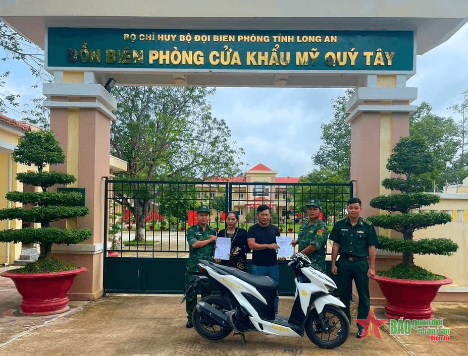 Bộ đội Biên phòng tỉnh Long An trao trả tài sản bị mất cắp cho chủ sở hữu
