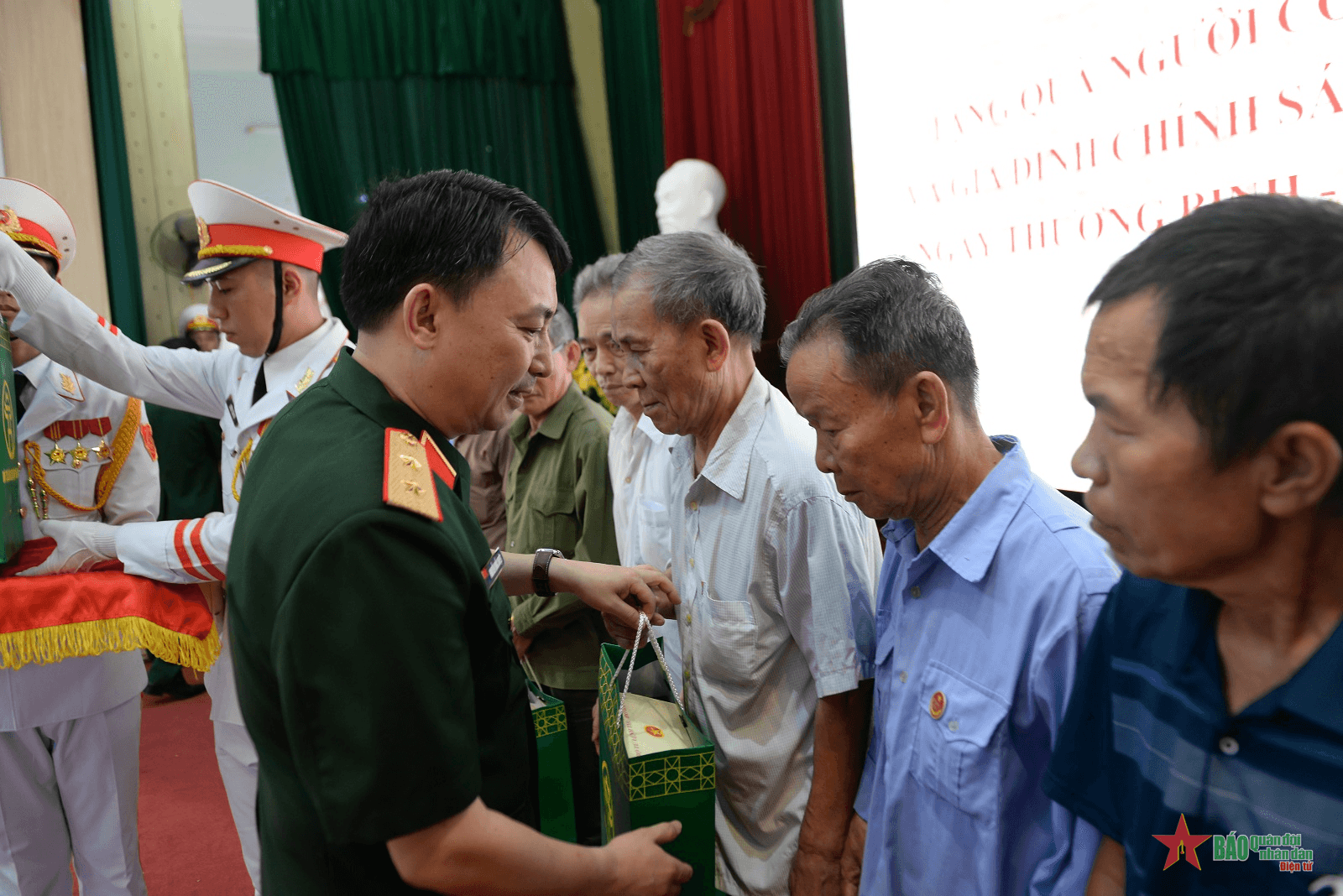 Bộ tư lệnh Thủ đô Hà Nội tri ân người có công xã An Thượng