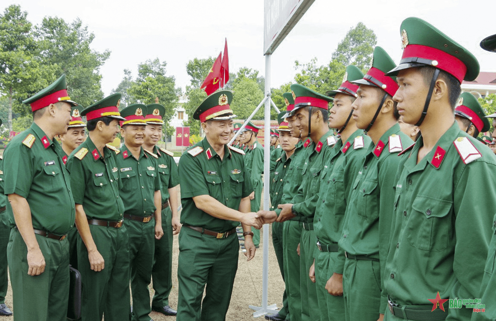 Cuốn sách của Tổng Bí thư Nguyễn Phú Trọng là cẩm nang quý đối với việc quán triệt nhiệm vụ quân sự, quốc phòng