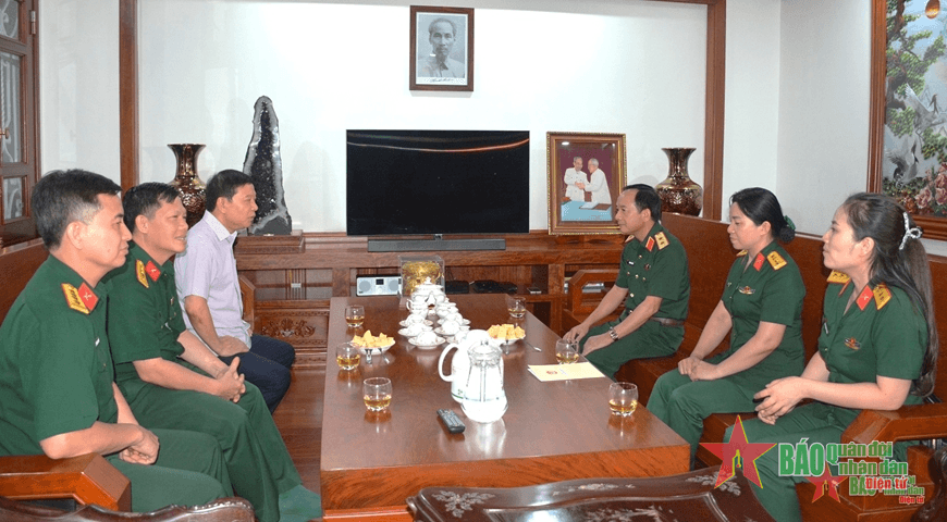Trung tướng Trịnh Văn Quyết thăm, tặng quà các đồng chí nguyên lãnh đạo Tổng cục Chính trị Quân đội nhân dân Việt Nam