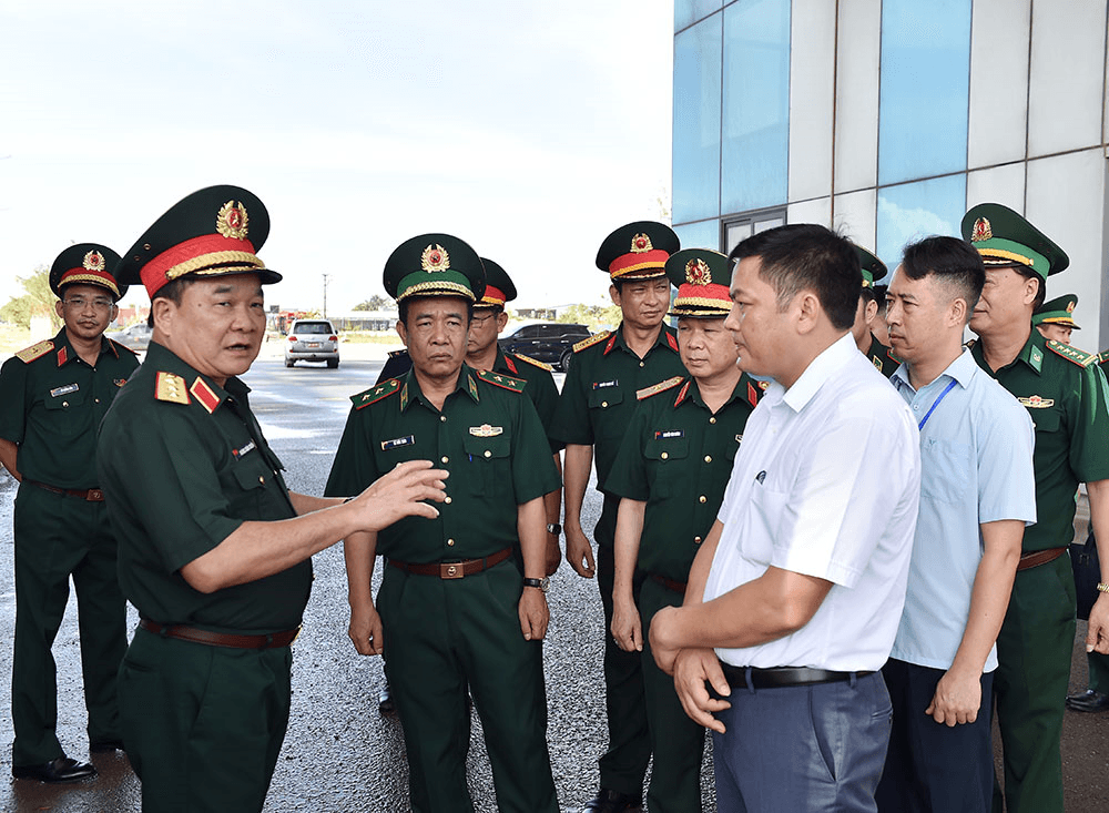 Thượng tướng Hoàng Xuân Chiến kiểm tra công tác đối ngoại, cửa khẩu tại Quảng Ninh