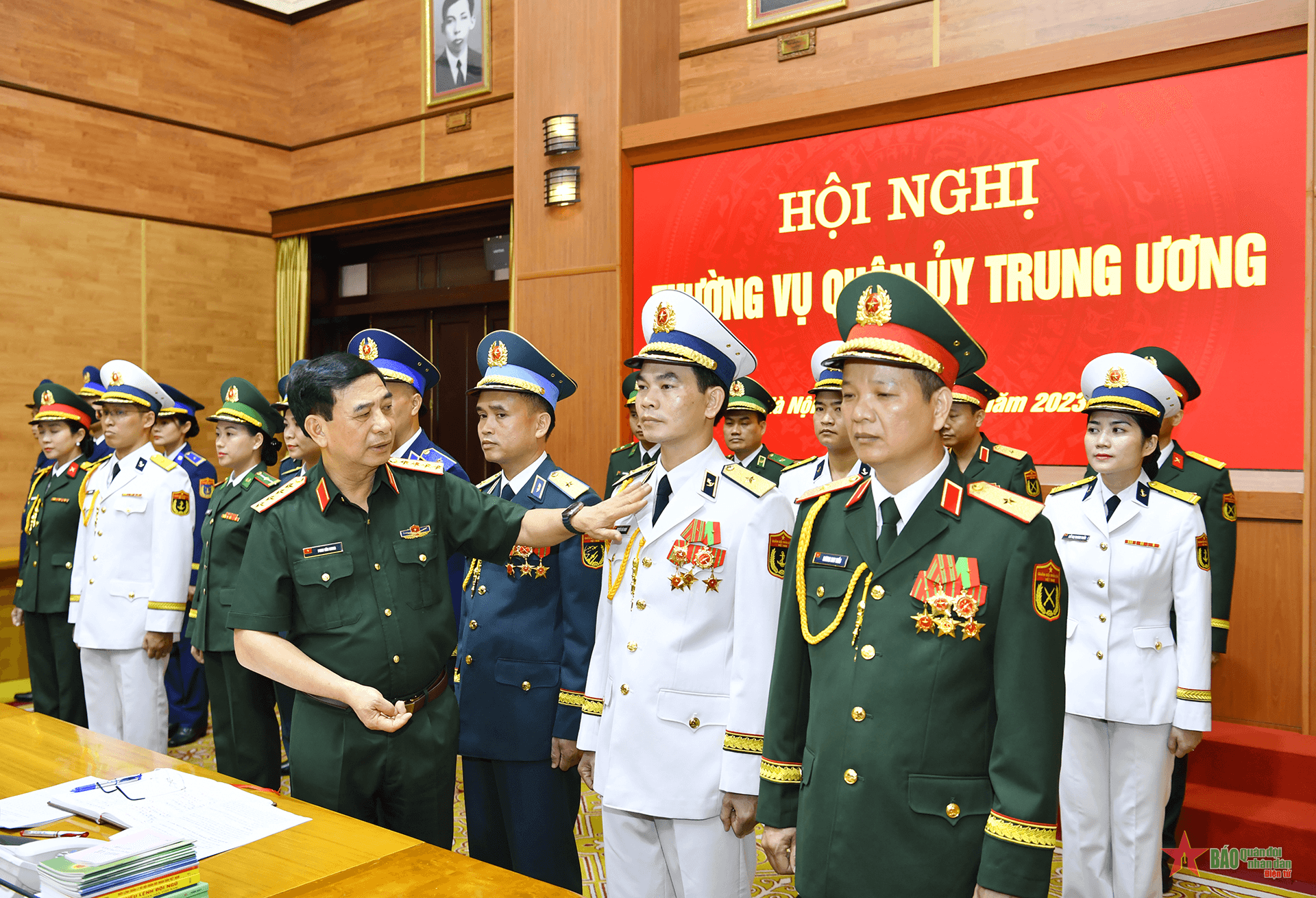 Thường vụ Quân ủy Trung ương xem xét thông qua mẫu lễ phục mới của sĩ quan, quân nhân chuyên nghiệp