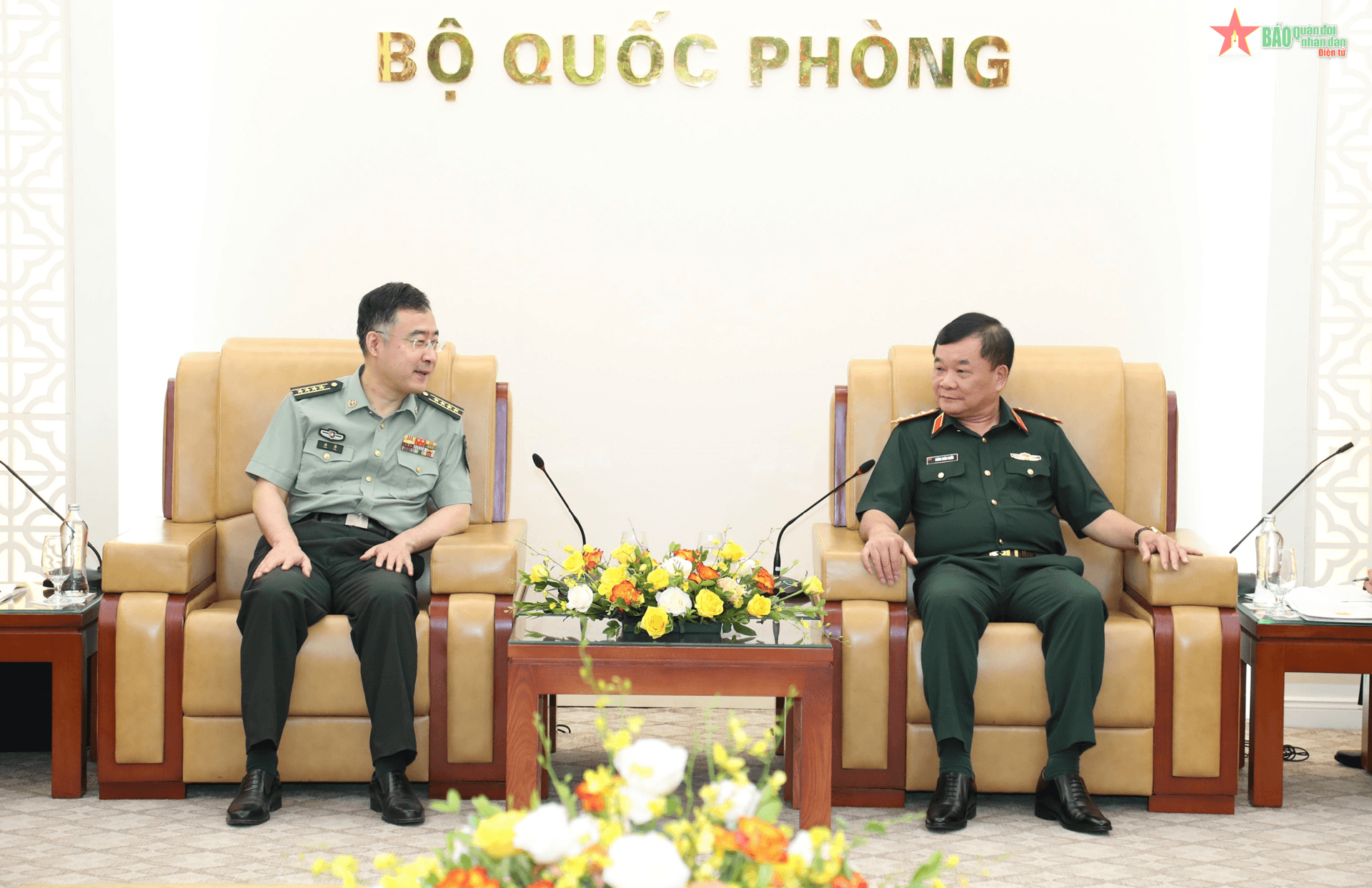 Thượng tướng Hoàng Xuân Chiến tiếp Tùy viên Quốc phòng Trung Quốc
