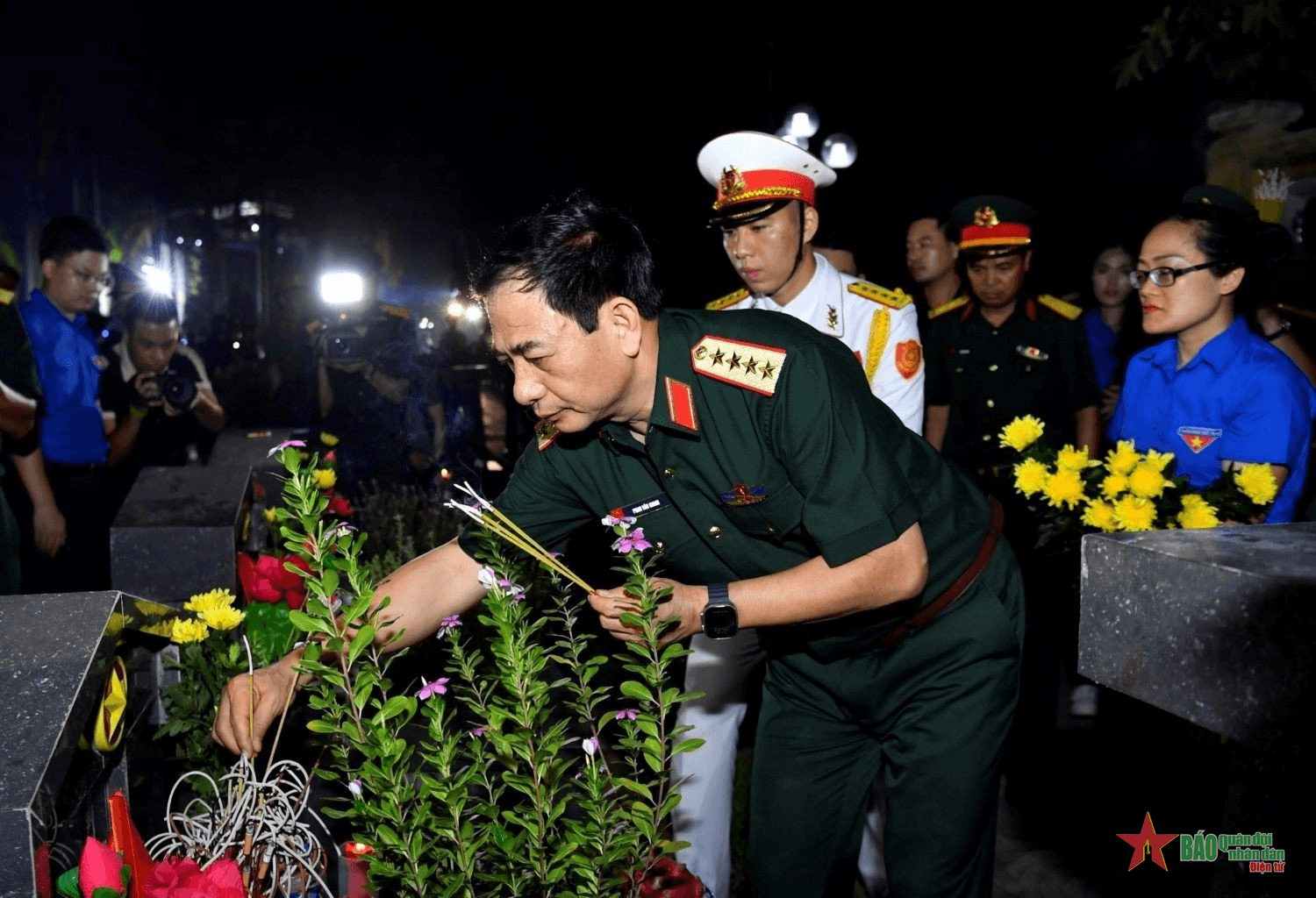 Đại tướng Phan Văn Giang dự và phát biểu tại "Lễ thắp nến tri ân các Anh hùng liệt sĩ"