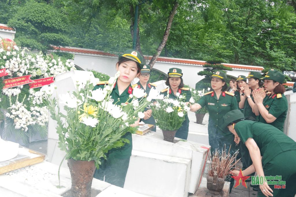 Cán bộ, hội viên phụ nữ Bộ tư lệnh 86 tổ chức nhiều hoạt động tri ân dịp 27-7