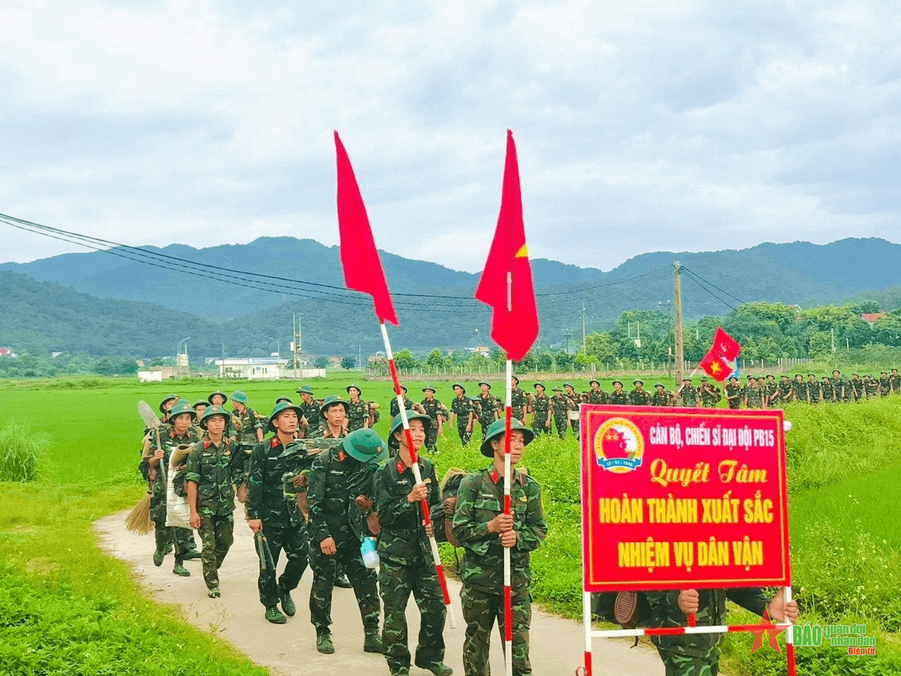 Để tình quân dân bền chặt