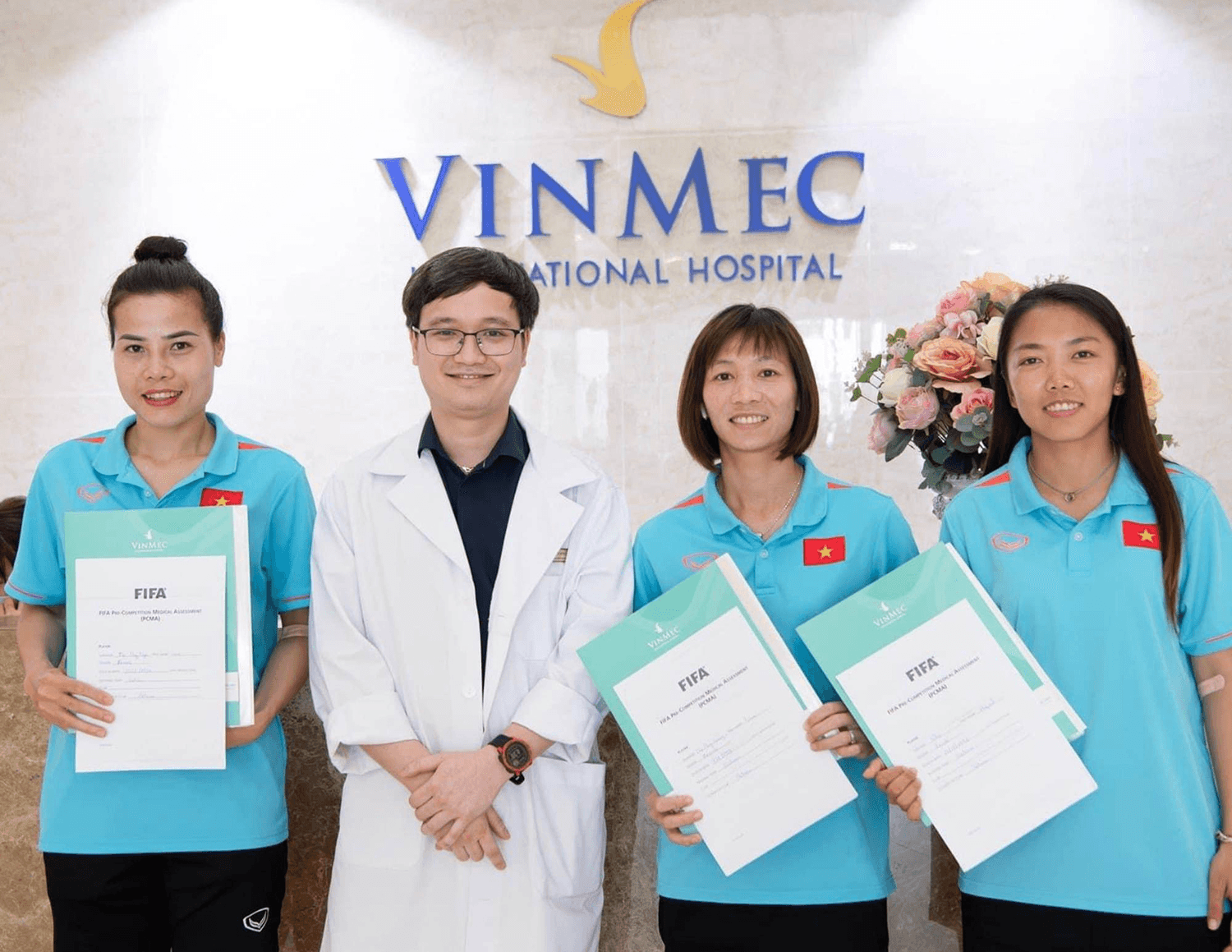 Y học thể thao Vinmec đánh dấu sự trở lại sân cỏ của Thái Thị Thảo và Chương Thị Kiều