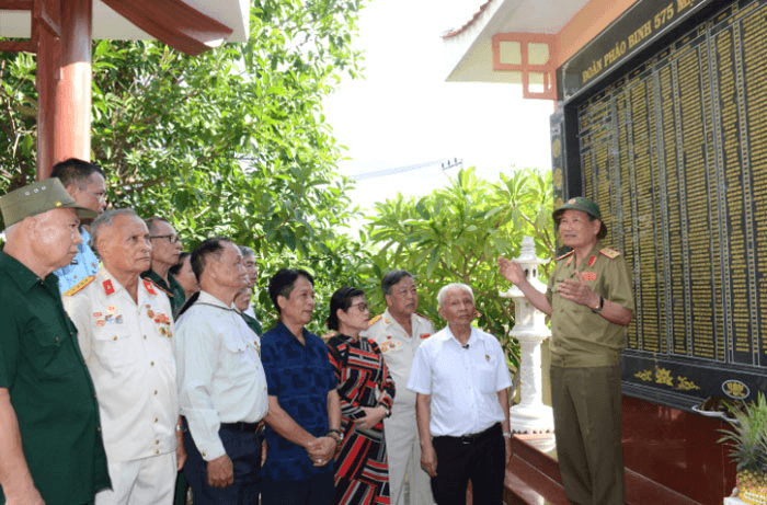 Chiều tháng Bảy trên đồi Dương Lâm