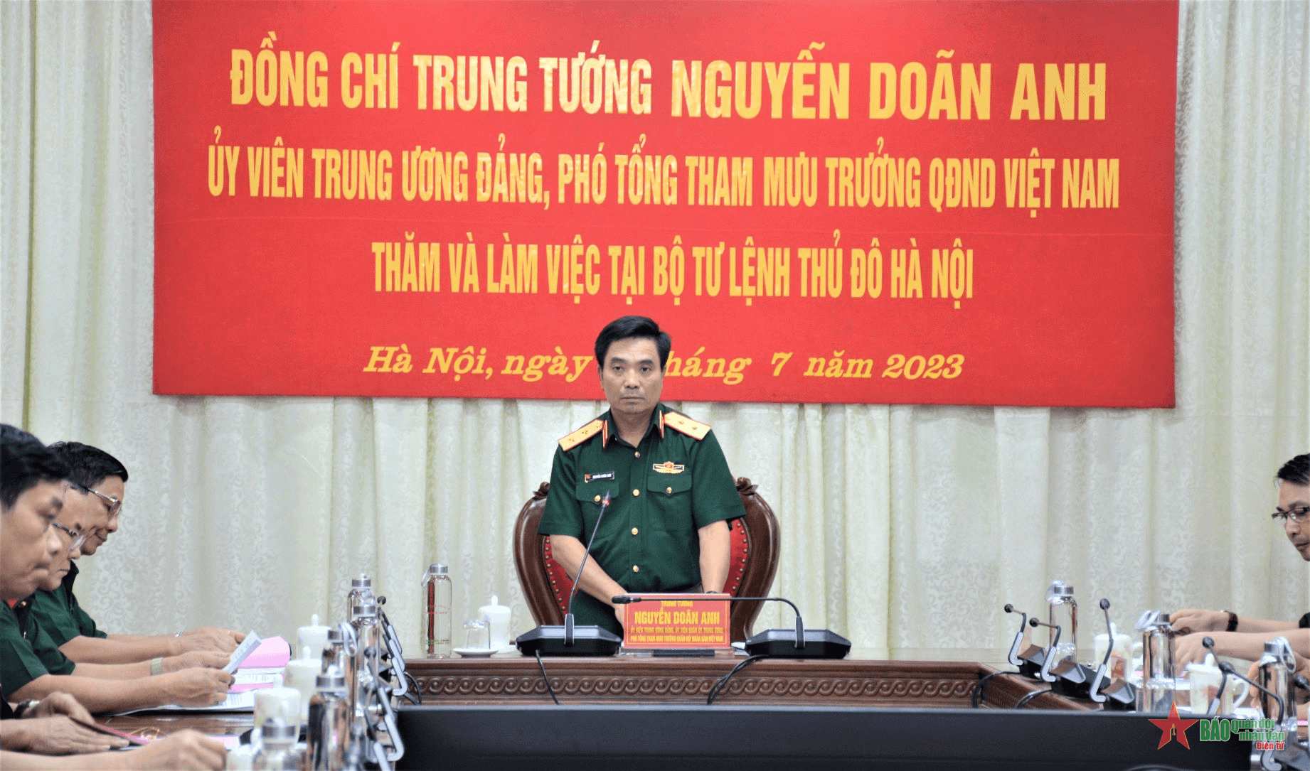 Trung tướng Nguyễn Doãn Anh làm việc tại Bộ tư lệnh Thủ đô Hà Nội