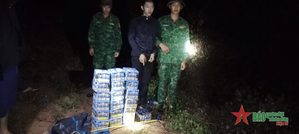 Đồn Biên phòng Cửa khẩu Quốc Tế Lệ Thanh và Bộ đội Biên phòng tỉnh Gia Lai bắt giữ 30 kg pháo lậu