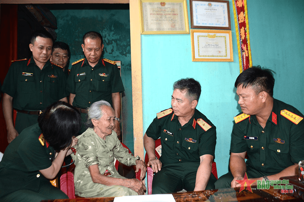 Nghĩa tình trên quê hương “lũy thép” anh hùng