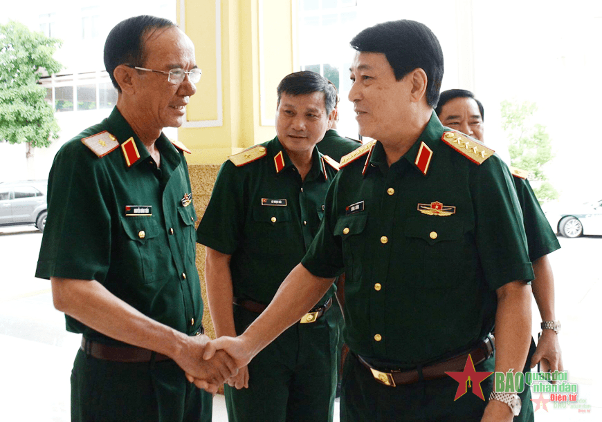 Đại tướng Lương Cường làm việc với Ban Thường vụ Đảng ủy Quân khu 5