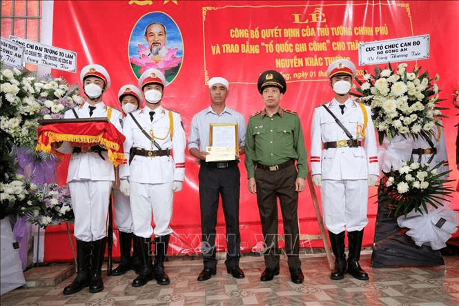 Trao Bằng "Tổ quốc ghi công" ba Cảnh sát Giao thông hy sinh trên đèo Bảo Lộc
