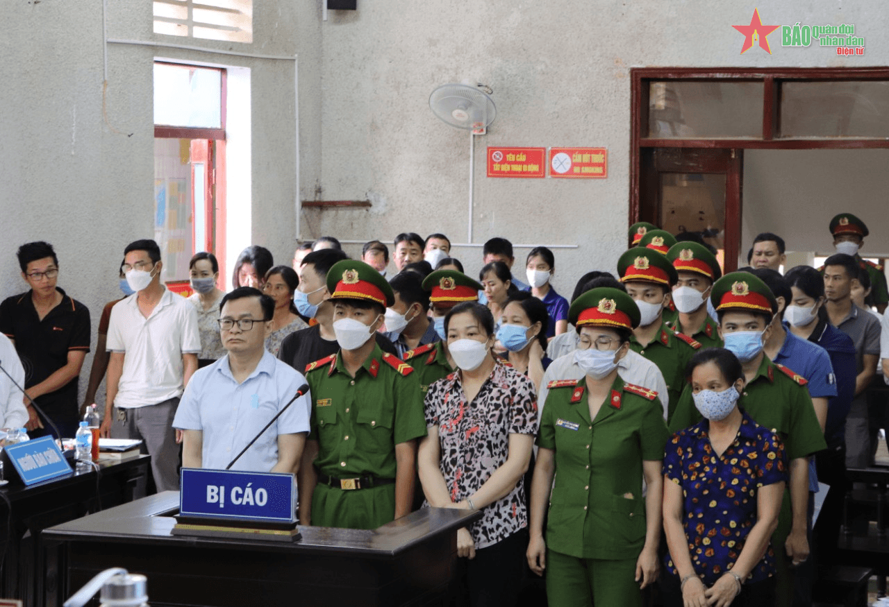 Xét xử 9 bị cáo trong vụ án vi phạm bồi thường giải phóng mặt bằng tại Dự án Cảng hàng không Điện Biên