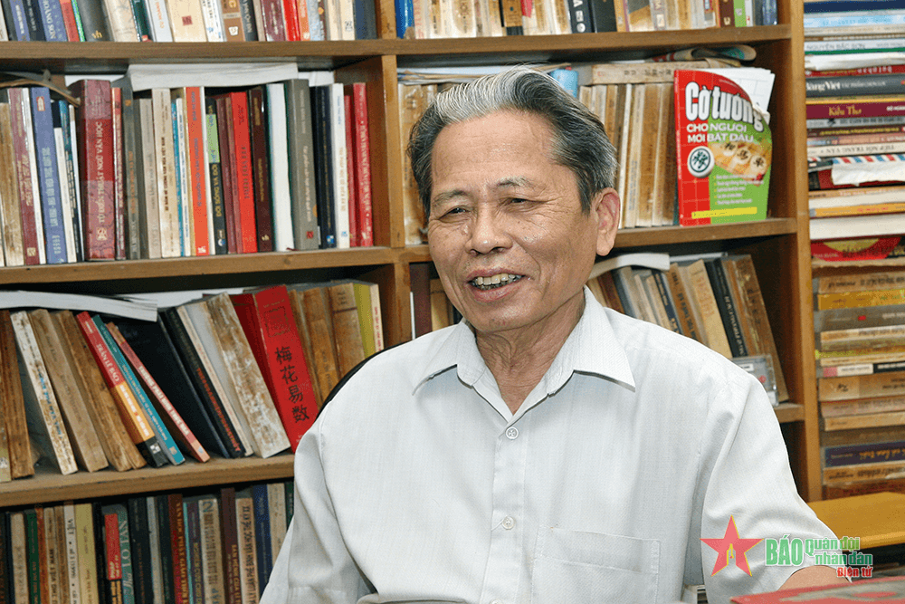 Tấm gương nhà lý luận văn học tiên phong