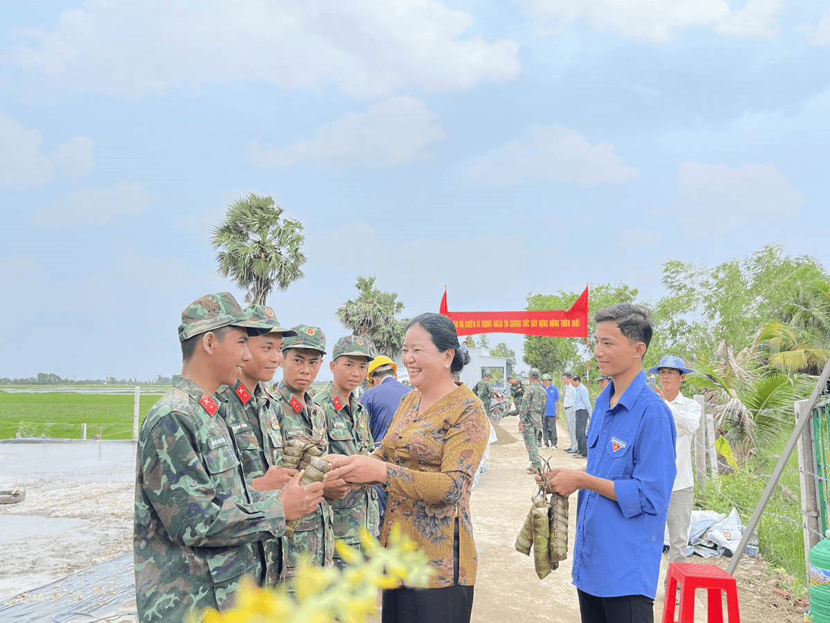 Một hình thức giúp dân sáng tạo, hiệu quả