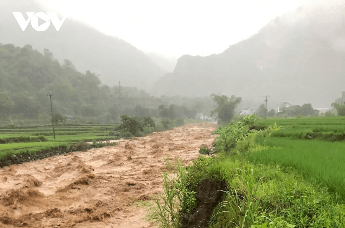 Mưa lũ tại Sơn La làm 1 người mất tích, thủy điện xả lũ khẩn cấp