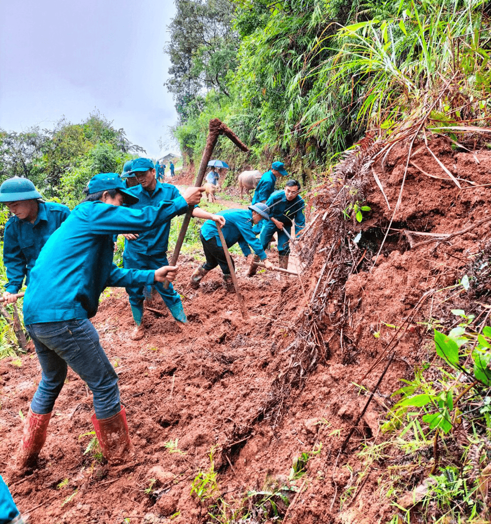 Yên Bái: Bộ đội, dân quân và các lực lượng tích cực giúp dân khắc phục hậu quả mưa lũ