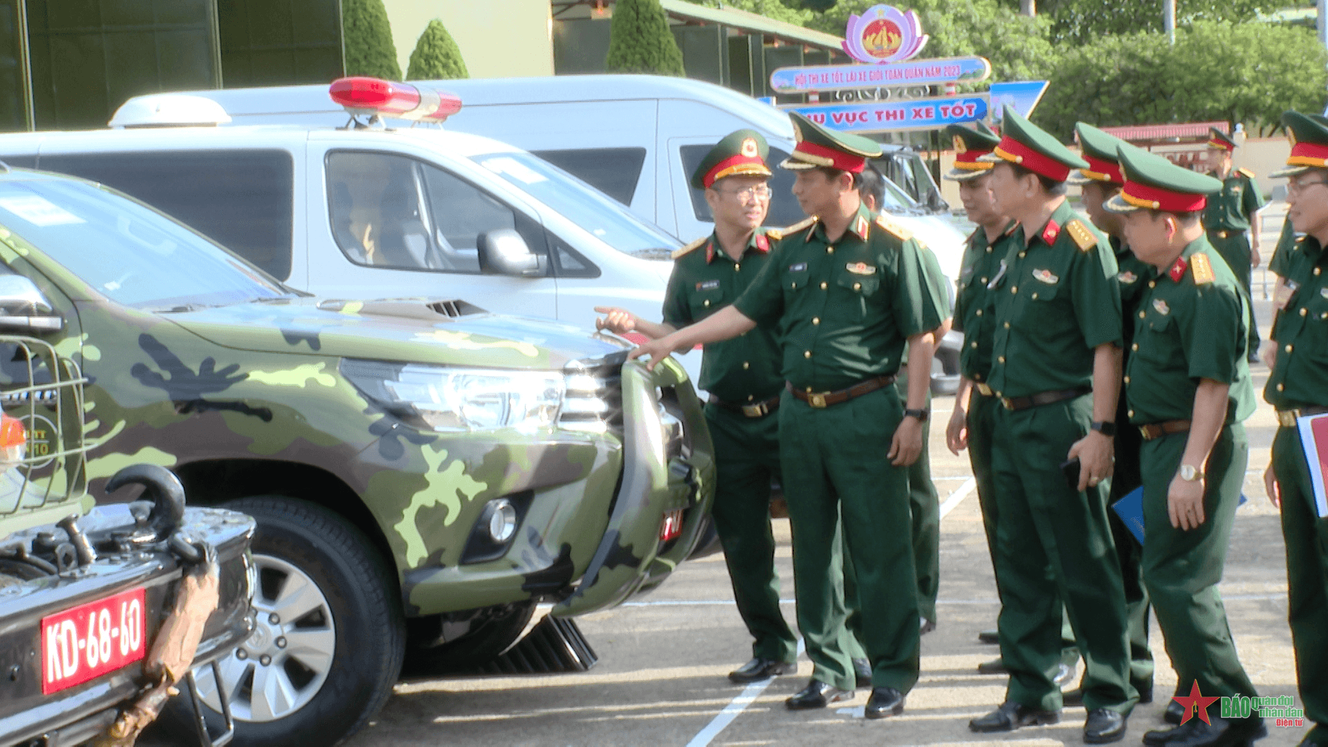 Chấm thi xe tốt, lái xe giỏi toàn quân tại Quân khu 4