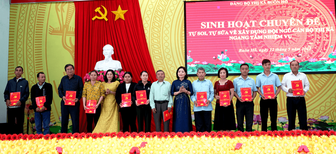 “Sổ tiết kiệm Búa liềm vàng”