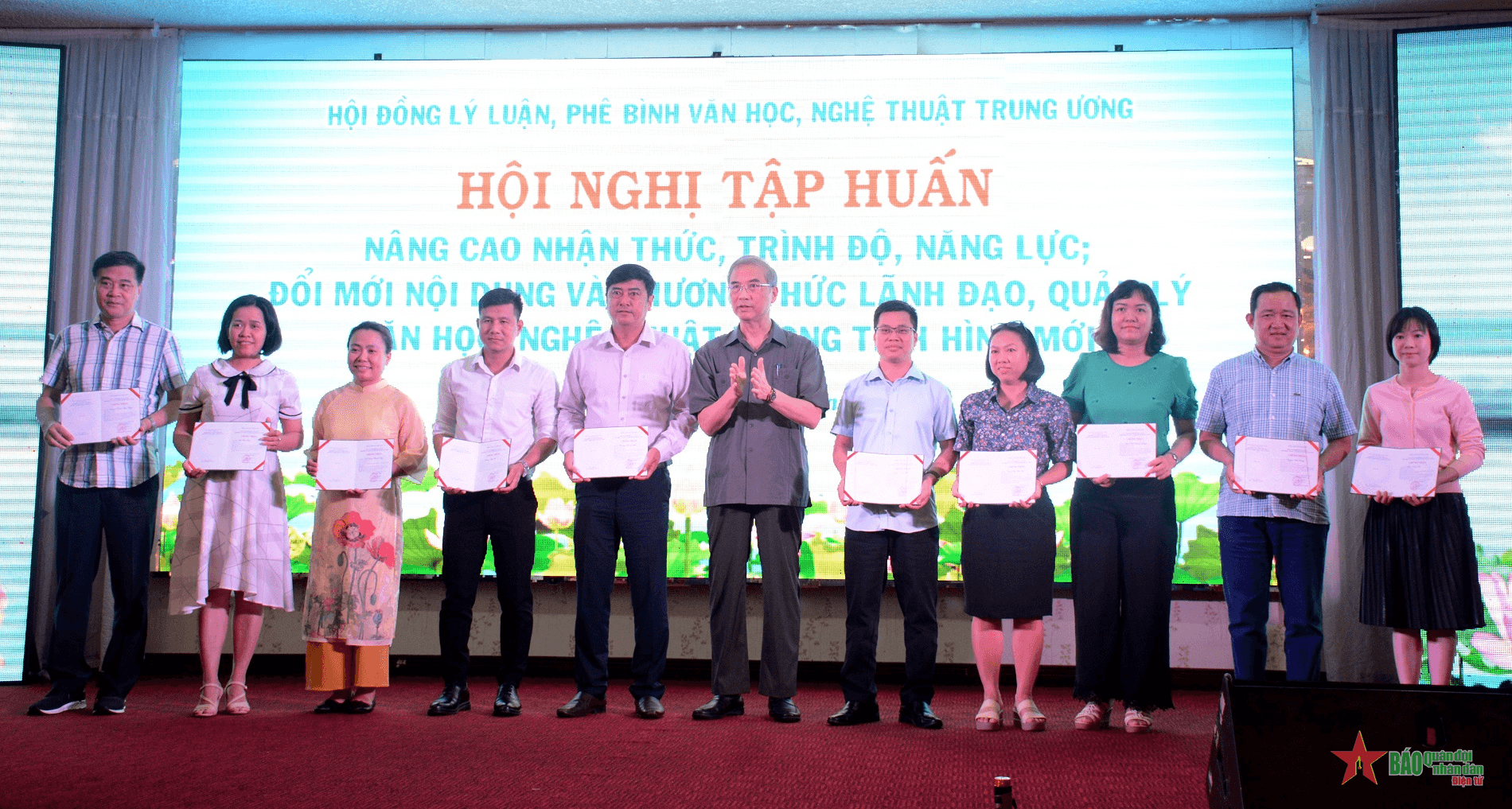 Những vấn đề đặt ra đối với văn học, nghệ thuật trước yêu cầu mới