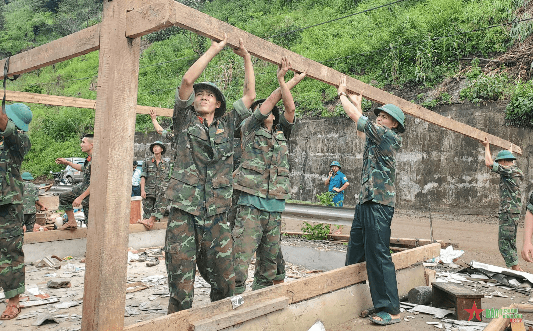 Tất cả vì đồng bào vùng lũ Mù Cang Chải