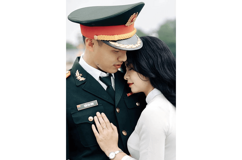 Dưới tán bằng lăng anh nói lời yêu thương