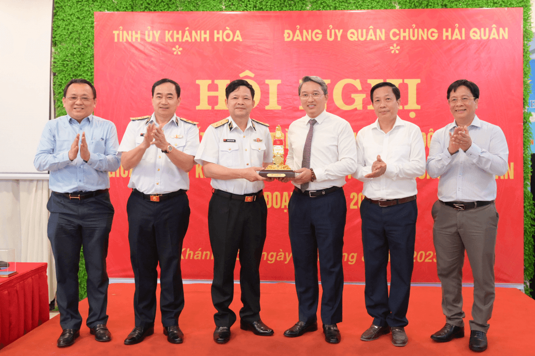 Phó đô đốc Trần Thanh Nghiêm dự hội nghị ký kết Chương trình phối hợp hoạt động giai đoạn 2023-2025