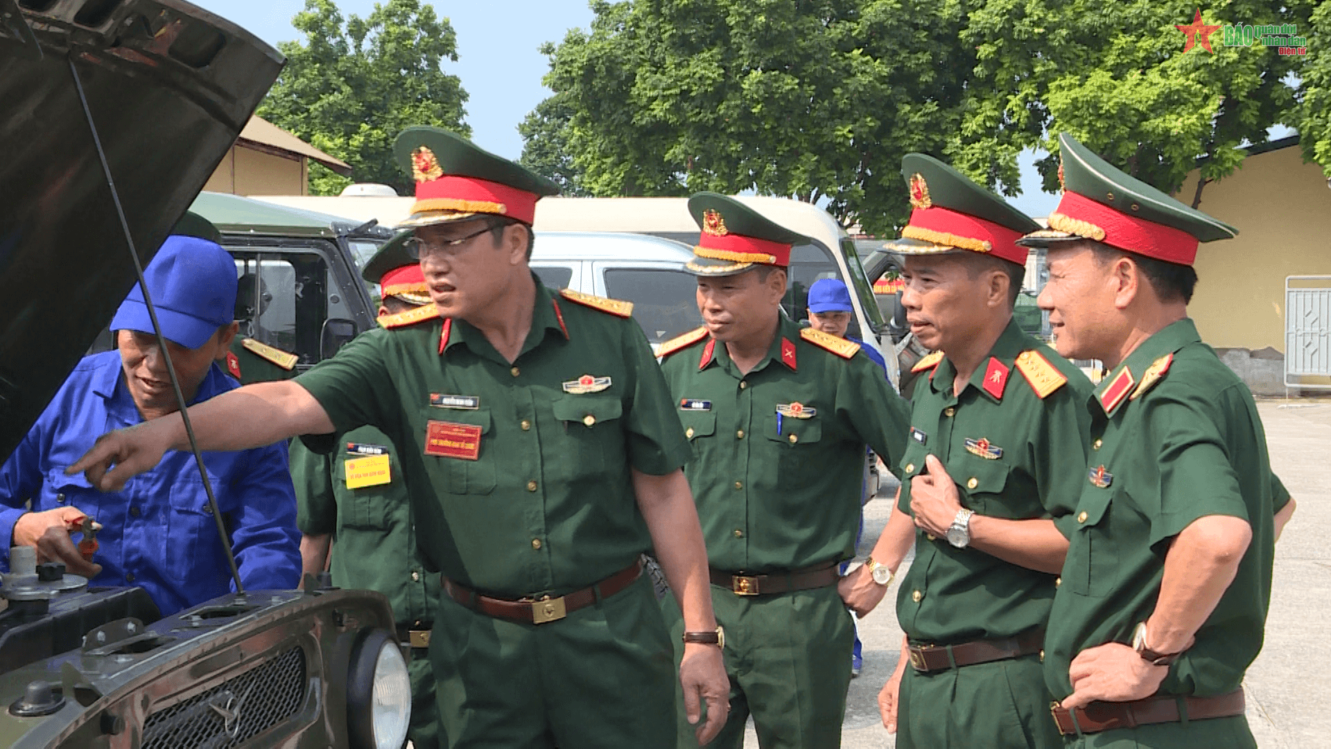 Chấm thi môn thi Xe tốt tại Trường Sĩ quan Lục quân 1