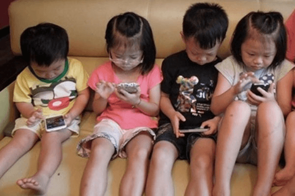 Vòng xoáy của... điện thoại thông minh