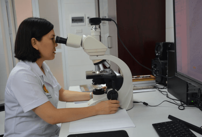 Bóng hồng đầu tiên ở nơi đặc biệt
