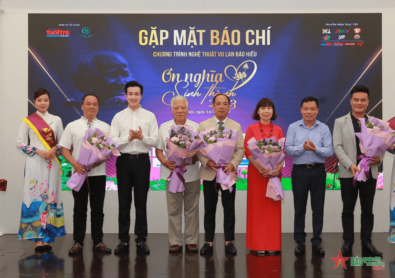 Nghệ sĩ Ưu tú Lê Chức xúc động được mời đọc thoại hoạt cảnh Vu lan báo hiếu