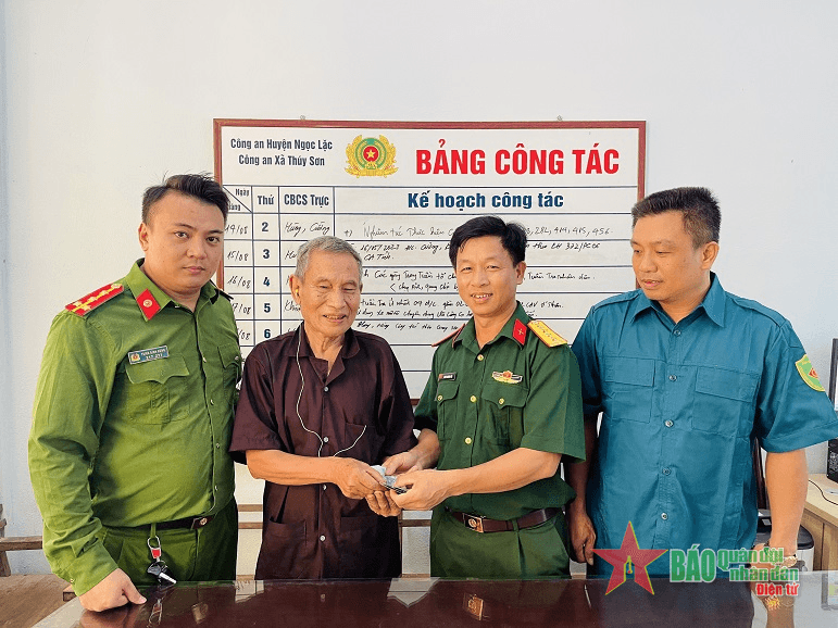 Người tốt - Việc tốt: Đại úy Hội nhặt được của rơi, trả người đánh mất