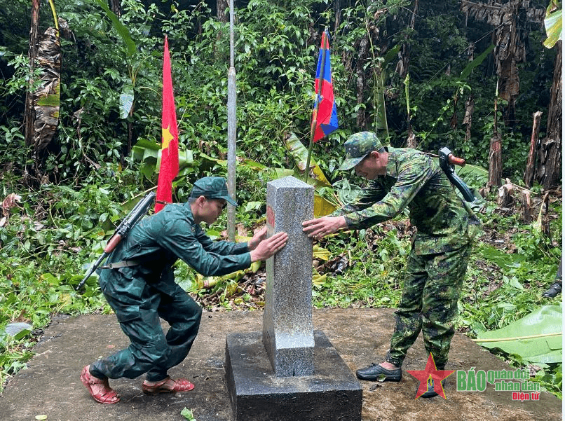 Tuần tra song phương biên giới Việt Nam – Lào