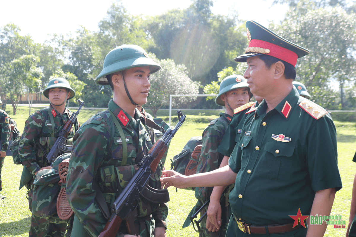 Trung tướng Hà Thọ Bình, Tư lệnh Quân khu 4 kiểm tra trực sẵn sàng chiến đấu tại các đơn vị

​