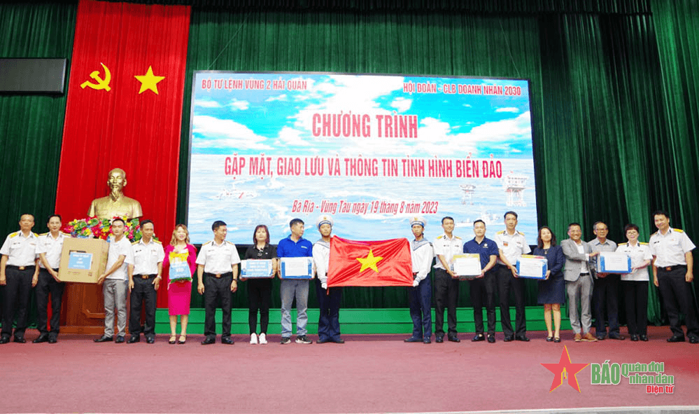 Vùng 2 Hải quân phối hợp thực hiện hành trình vì biển, đảo quê hương