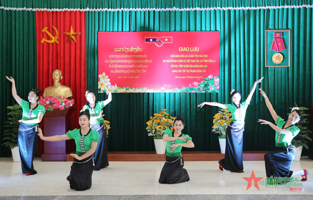 Sơn La: Giao lưu với học viên QĐND Lào đang học tập tiếng Việt tại Trung đoàn 754