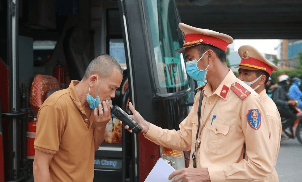 An toàn giao thông: Tăng cường kiểm tra điều kiện an toàn của xe kinh doanh vận tải