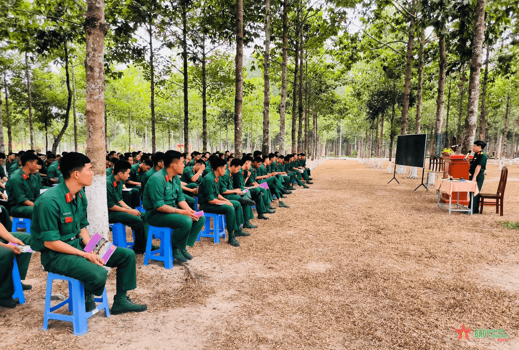 “Mềm hóa” việc tuyên truyền, giáo dục pháp luật ở Sư đoàn 9 (Quân đoàn 4)