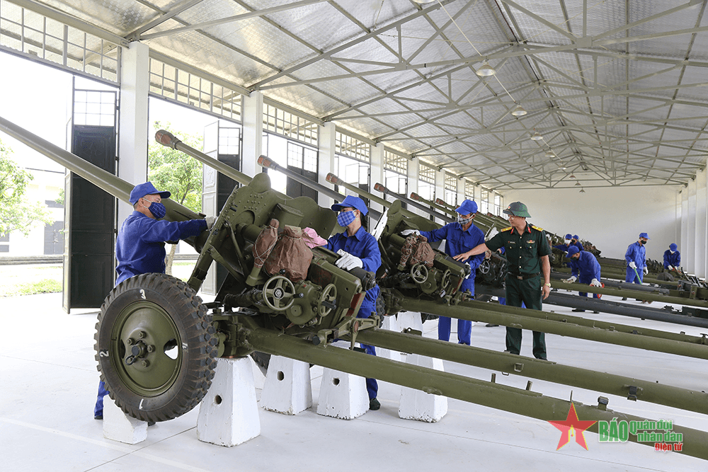 Xây dựng đội ngũ cán bộ công đoàn ngang tầm nhiệm vụ
