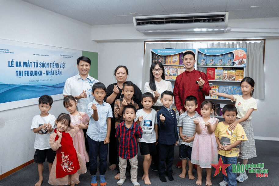 Lễ ra mắt tủ sách tiếng Việt tại Fukuoka (Nhật Bản)
