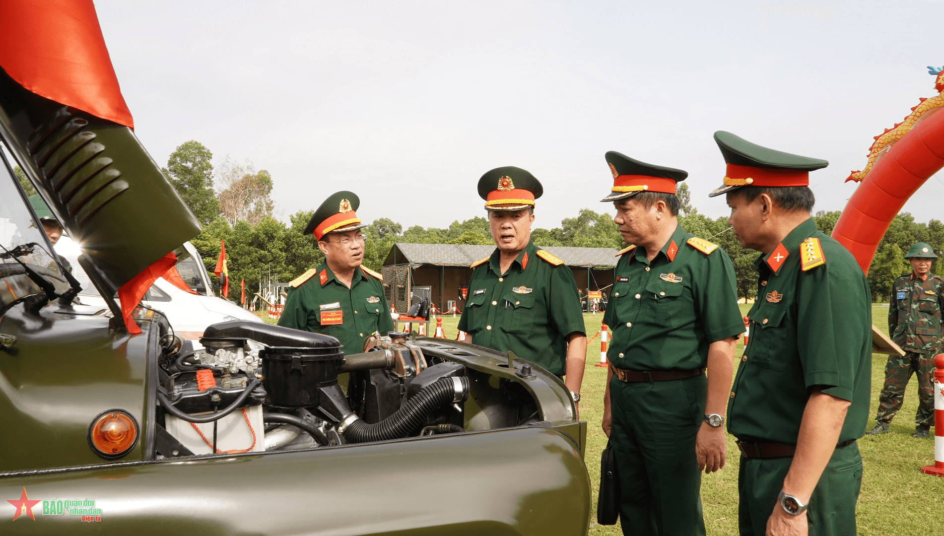 Chấm thi nội dung “Xe tốt” đối với Binh chủng Pháo binh tại Lữ đoàn Pháo binh 204