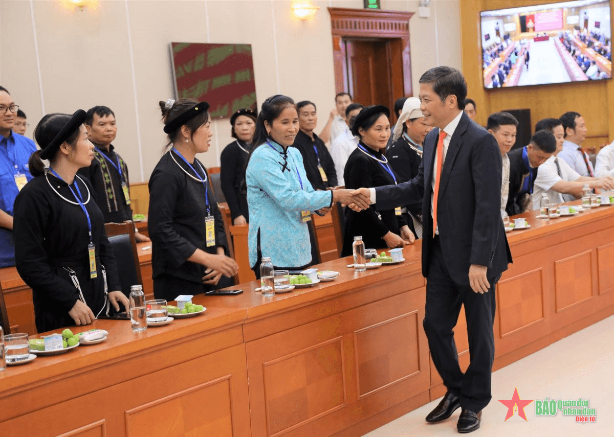 Đồng chí Trần Tuấn Anh gặp mặt điển hình tiên tiến vùng đồng bào dân tộc thiểu số tỉnh Bắc Kạn