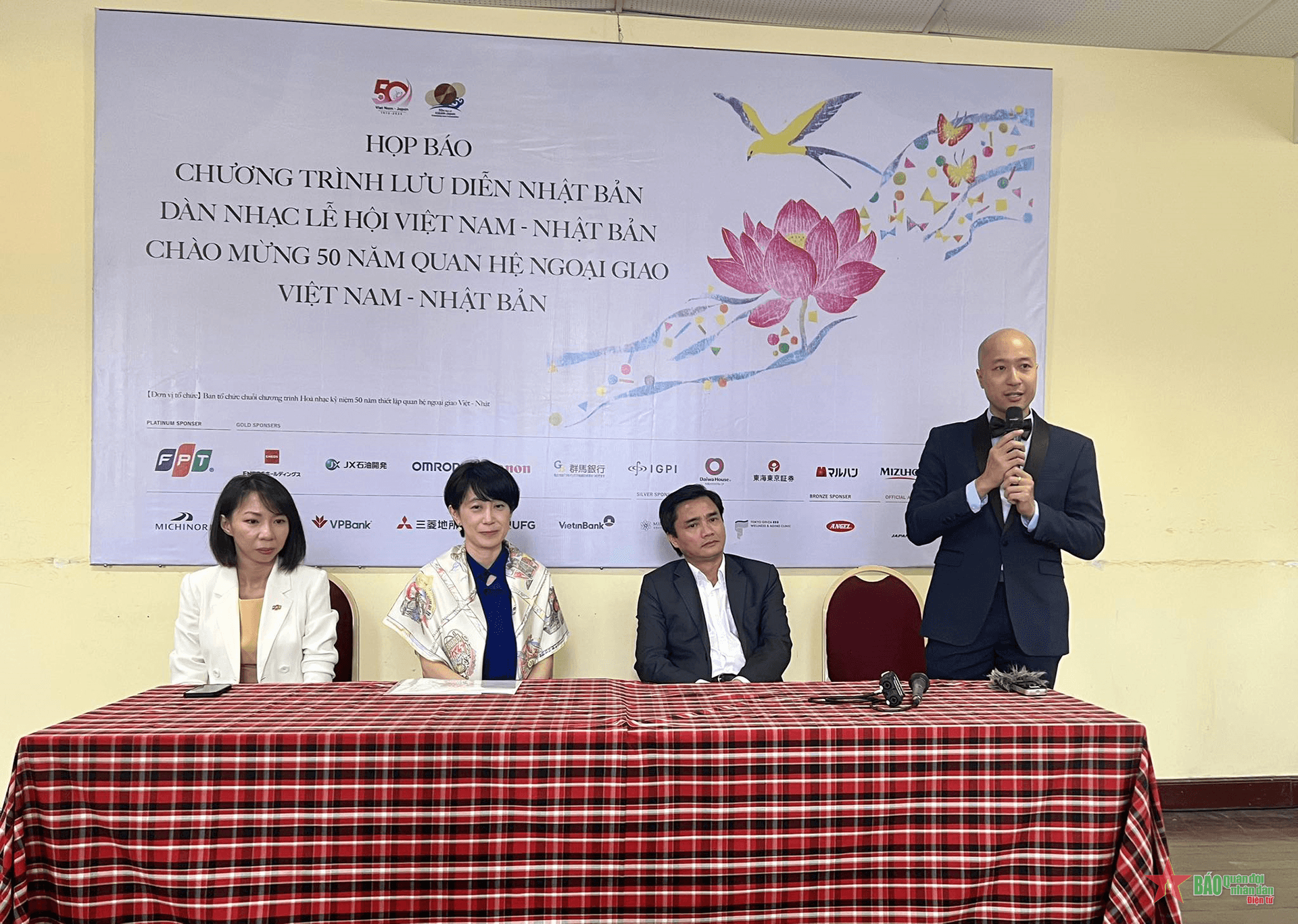 Lần đầu tiên nhạc trưởng người Việt Nam chỉ huy dàn nhạc quốc tế Việt-Nhật