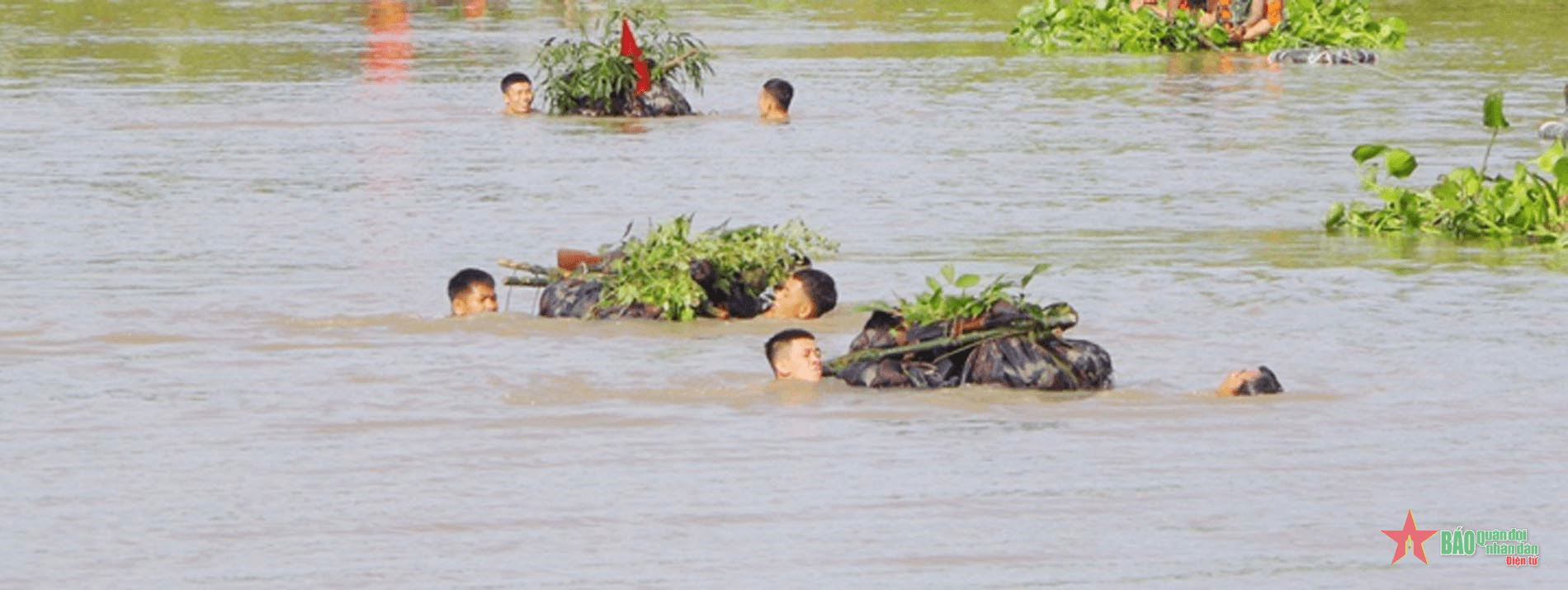 Sư đoàn 5 huấn luyện mẫu “Tiểu đoàn vượt sông hành trú quân chiến đấu” năm 2023