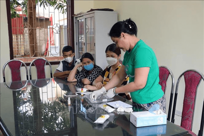 Xử phạt Nhóm Tự lực Bông Hồng Đen tự ý lấy máu của học sinh để xét nghiệm